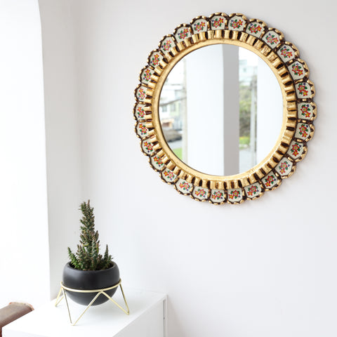 Embellece tu espacio con nuestros espejos de 45 cm estilo cuzqueño y cajamarquino, reflejo de la artesanía peruana y símbolo de tradición y elegancia - Espejos Peruanos - Peruvian Mirrors - Echo a Mano - Madera Tallada - Espejo Decorativo - Artesanal