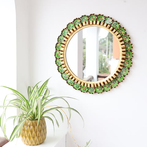 Embellece tu espacio con nuestros espejos de 45 cm estilo cuzqueño y cajamarquino, reflejo de la artesanía peruana y símbolo de tradición y elegancia - Espejos Peruanos - Peruvian Mirrors - Echo a Mano - Madera Tallada - Espejo Decorativo - Artesanal