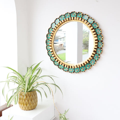 Embellece tu espacio con nuestros espejos de 45 cm estilo cuzqueño y cajamarquino, reflejo de la artesanía peruana y símbolo de tradición y elegancia - Espejos Peruanos - Peruvian Mirrors - Echo a Mano - Madera Tallada - Espejo Decorativo - Artesanal