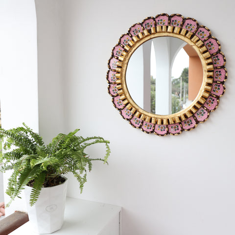Embellece tu espacio con nuestros espejos de 45 cm estilo cuzqueño y cajamarquino, reflejo de la artesanía peruana y símbolo de tradición y elegancia - Espejos Peruanos - Peruvian Mirrors - Echo a Mano - Madera Tallada - Espejo Decorativo - Artesanal