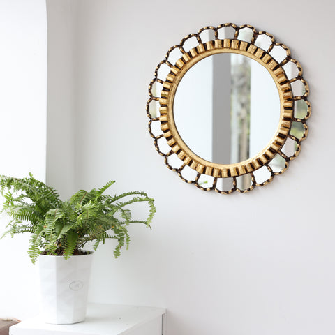 Embellece tu espacio con nuestros espejos de 40 cm estilo cuzqueño y cajamarquino, reflejo de la artesanía peruana y símbolo de tradición y elegancia - Espejos Peruanos - Peruvian Mirrors - Echo a Mano - Madera Tallada - Espejo Decorativo - Artesanal