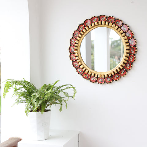 Embellece tu espacio con nuestros espejos de 40 cm estilo cuzqueño y cajamarquino, reflejo de la artesanía peruana y símbolo de tradición y elegancia - Espejos Peruanos - Peruvian Mirrors - Echo a Mano - Madera Tallada - Espejo Decorativo - Artesanal