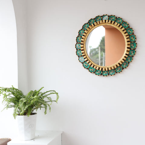 Embellece tu espacio con nuestros espejos de 40 cm estilo cuzqueño y cajamarquino, reflejo de la artesanía peruana y símbolo de tradición y elegancia - Espejos Peruanos - Peruvian Mirrors - Echo a Mano - Madera Tallada - Espejo Decorativo - Artesanal