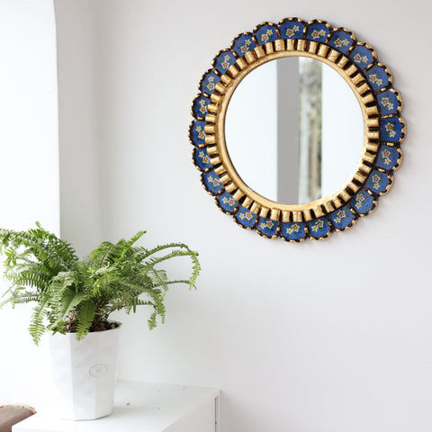 Embellece tu espacio con nuestros espejos de 40 cm estilo cuzqueño y cajamarquino, reflejo de la artesanía peruana y símbolo de tradición y elegancia - Espejos Peruanos - Peruvian Mirrors - Echo a Mano - Madera Tallada - Espejo Decorativo - Artesanal