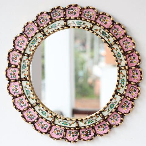 Embellece tu espacio con nuestros espejos de 45 cm estilo cuzqueño y cajamarquino, reflejo de la artesanía peruana y símbolo de tradición y elegancia - Espejos Peruanos - Peruvian Mirrors - Echo a Mano - Madera Tallada - Espejo Decorativo - Artesanal