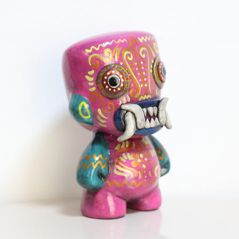 Cuchimilco “Guardiana del Fuego Interior” – Figura Cerámica Pintada a Mano (15 cm)