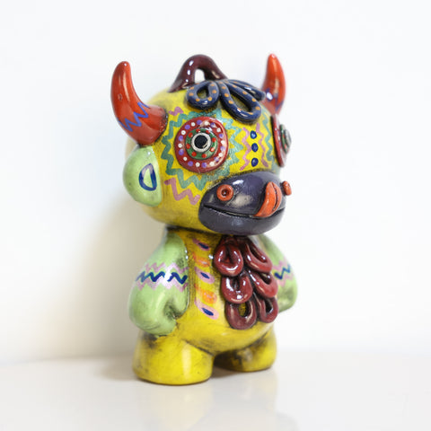 🐃 Toro Andino Ceremonial – Figura de Cerámica Pintada a Mano (15 cm)