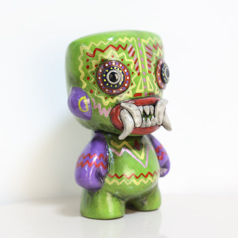🏺 Figura Artesanal de Cuchimilco Cerámico – Edición Decorativa en Verde y Lila
