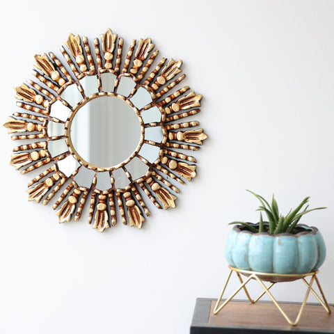 Embellece tu espacio con nuestros espejos de 35 cm estilo cuzqueño, reflejo de la artesanía peruana y símbolo de tradición y elegancia - Espejos Peruanos - Peruvian Mirrors - Echo a Mano - Madera Tallada - Espejo Decorativo - Espejo Artesanal