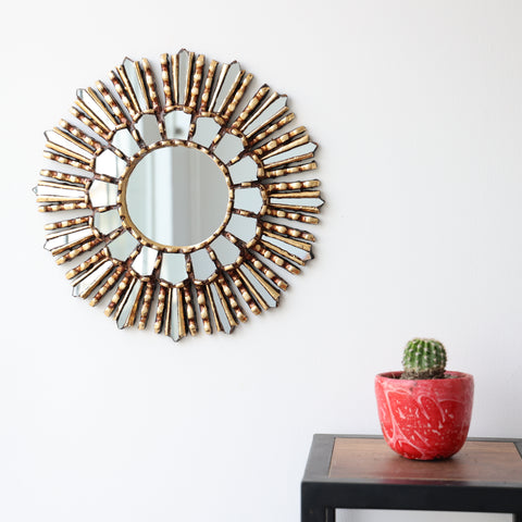 Adorna tu espacio con nuestros espejos de 35 cm estilo cuzqueño, reflejo de la artesanía peruana y símbolo de tradición y elegancia - Espejos Peruanos - Espejos Peruanos - Echo a Mano - Madera Tallada - Espejo Decorativo - Espejo Artesanal