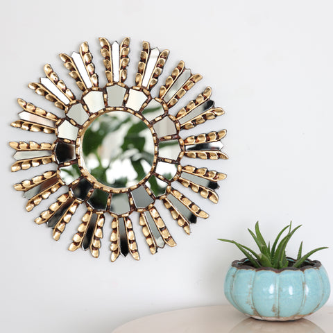 Adorna tu espacio con nuestros espejos de 35 cm estilo cuzqueño, reflejo de la artesanía peruana y símbolo de tradición y elegancia - Espejos Peruanos - Espejos Peruanos - Echo a Mano - Madera Tallada - Espejo Decorativo - Espejo Artesanal