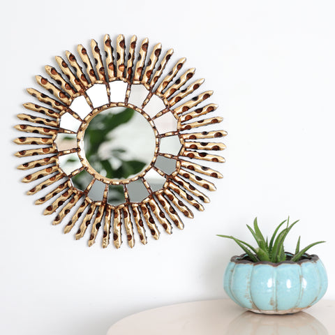 Adorna tu espacio con nuestros espejos de 35 cm estilo cuzqueño, reflejo de la artesanía peruana y símbolo de tradición y elegancia - Espejos Peruanos - Espejos Peruanos - Echo a Mano - Madera Tallada - Espejo Decorativo - Espejo Artesanal