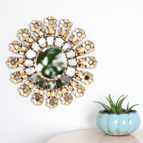 Adorna tu espacio con nuestros espejos de 35 cm estilo cuzqueño, reflejo de la artesanía peruana y símbolo de tradición y elegancia - Espejos Peruanos - Espejos Peruanos - Echo a Mano - Madera Tallada - Espejo Decorativo - Espejo Artesanal