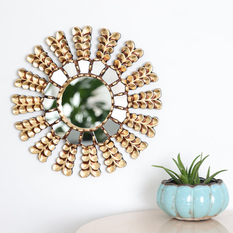 Adorna tu espacio con nuestros espejos de 35 cm estilo cuzqueño, reflejo de la artesanía peruana y símbolo de tradición y elegancia - Espejos Peruanos - Espejos Peruanos - Echo a Mano - Madera Tallada - Espejo Decorativo - Espejo Artesanal