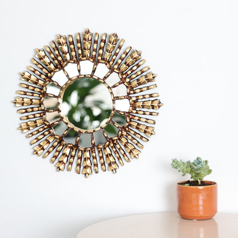 Adorna tu espacio con nuestros espejos de 35 cm estilo cuzqueño, reflejo de la artesanía peruana y símbolo de tradición y elegancia - Espejos Peruanos - Espejos Peruanos - Echo a Mano - Madera Tallada - Espejo Decorativo - Espejo Artesanal