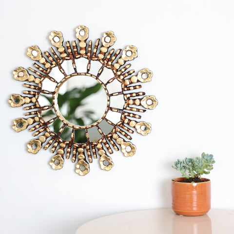Adorna tu espacio con nuestros espejos de 35 cm estilo cuzqueño, reflejo de la artesanía peruana y símbolo de tradición y elegancia - Espejos Peruanos - Espejos Peruanos - Echo a Mano - Madera Tallada - Espejo Decorativo - Espejo Artesanal