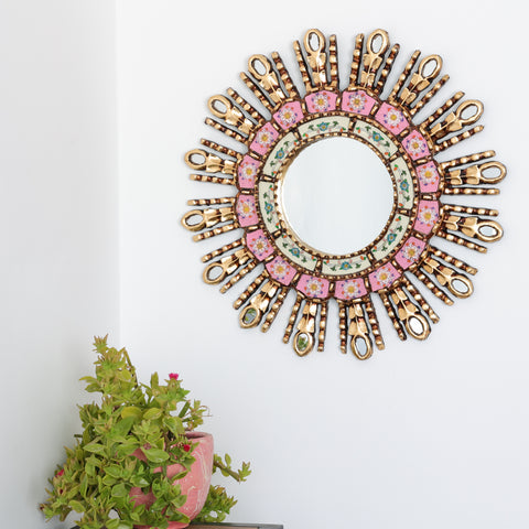 Adorna tu espacio con nuestros espejos de 45 cm estilo cuzqueño, reflejo de la artesanía peruana y símbolo de tradición y elegancia - Espejos Peruanos - Espejos Peruanos - Echo a Mano - Madera Tallada - Espejo Decorativo - Espejo Artesanal