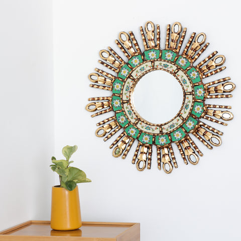Adorna tu espacio con nuestros espejos de 45 cm estilo cuzqueño, reflejo de la artesanía peruana y símbolo de tradición y elegancia - Espejos Peruanos - Espejos Peruanos - Echo a Mano - Madera Tallada - Espejo Decorativo - Espejo Artesanal