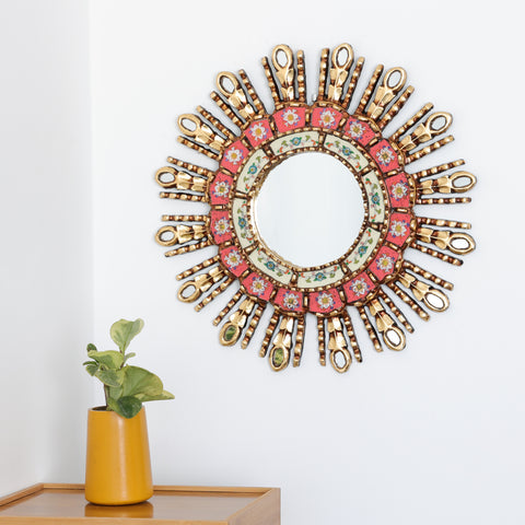 Adorna tu espacio con nuestros espejos de 45 cm estilo cuzqueño, reflejo de la artesanía peruana y símbolo de tradición y elegancia - Espejos Peruanos - Espejos Peruanos - Echo a Mano - Madera Tallada - Espejo Decorativo - Espejo Artesanal