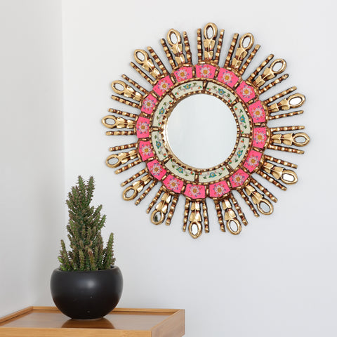 Adorna tu espacio con nuestros espejos de 45 cm estilo cuzqueño, reflejo de la artesanía peruana y símbolo de tradición y elegancia - Espejos Peruanos - Espejos Peruanos - Echo a Mano - Madera Tallada - Espejo Decorativo - Espejo Artesanal
