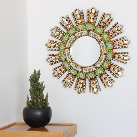 Adorna tu espacio con nuestros espejos de 45 cm estilo cuzqueño, reflejo de la artesanía peruana y símbolo de tradición y elegancia - Espejos Peruanos - Espejos Peruanos - Echo a Mano - Madera Tallada - Espejo Decorativo - Espejo Artesanal