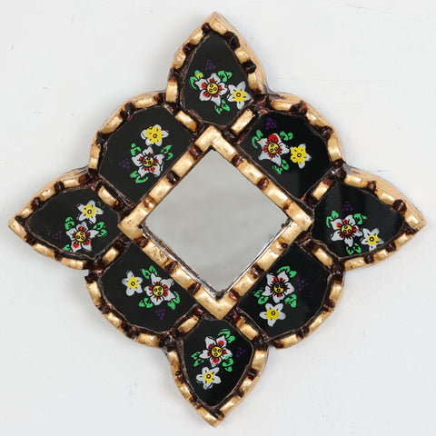 Adorna tu espacio con nuestros espejos de 20 cm estilo cuzqueño y cajamarquino, reflejo de la artesanía peruana y símbolo de tradición y elegancia - Espejos Peruanos - Espejos Peruanos - Echo a Mano - Madera Tallada - Espejo Decorativo - Espejo Artesanal