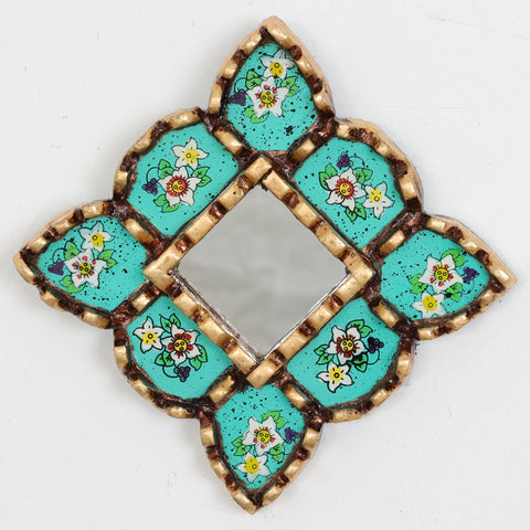 Adorna tu espacio con nuestros espejos de 20 cm estilo cuzqueño y cajamarquino, reflejo de la artesanía peruana y símbolo de tradición y elegancia - Espejos Peruanos - Espejos Peruanos - Echo a Mano - Madera Tallada - Espejo Decorativo - Espejo Artesanal