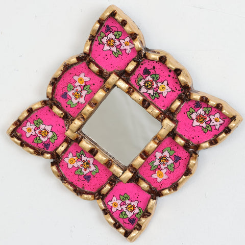 Adorna tu espacio con nuestros espejos de 20 cm estilo cuzqueño y cajamarquino, reflejo de la artesanía peruana y símbolo de tradición y elegancia - Espejos Peruanos - Espejos Peruanos - Echo a Mano - Madera Tallada - Espejo Decorativo - Espejo Artesanal