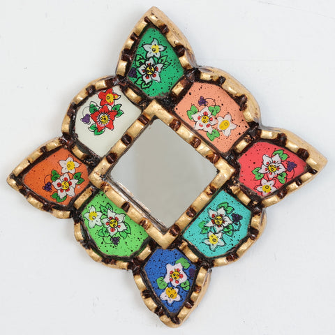 Adorna tu espacio con nuestros espejos de 20 cm estilo cuzqueño y cajamarquino, reflejo de la artesanía peruana y símbolo de tradición y elegancia - Espejos Peruanos - Espejos Peruanos - Echo a Mano - Madera Tallada - Espejo Decorativo - Espejo Artesanal
