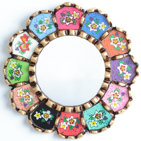 Embellece tu espacio con nuestros espejos de 20 cm estilo cuzqueño y cajamarquino, reflejo de la artesanía peruana y símbolo de tradición y elegancia - Espejos Peruanos - Peruvian Mirrors - Echo a Mano - Madera Tallada - Espejo Decorativo - Espejo Artesanal