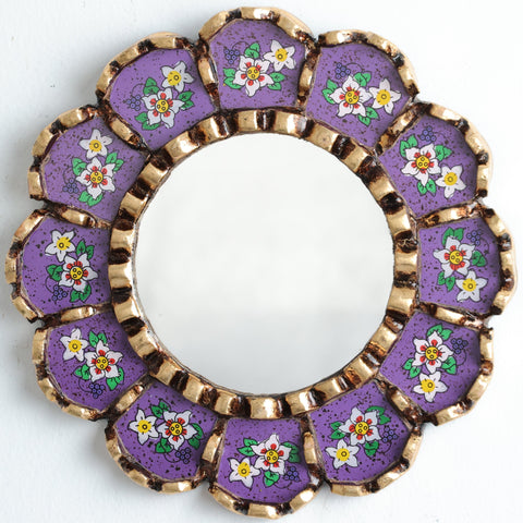 Adorna tu espacio con nuestros espejos de 20 cm estilo cuzqueño y cajamarquino, reflejo de la artesanía peruana y símbolo de tradición y elegancia - Espejos Peruanos - Espejos Peruanos - Echo a Mano - Madera Tallada - Espejo Decorativo - Espejo Artesanal
