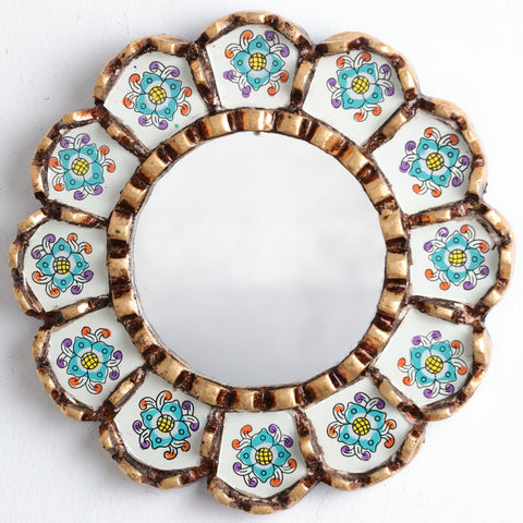 Adorna tu espacio con nuestros espejos de 20 cm estilo cuzqueño y cajamarquino, reflejo de la artesanía peruana y símbolo de tradición y elegancia - Espejos Peruanos - Espejos Peruanos - Echo a Mano - Madera Tallada - Espejo Decorativo - Espejo Artesanal
