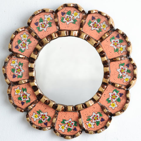 Adorna tu espacio con nuestros espejos de 20 cm estilo cuzqueño y cajamarquino, reflejo de la artesanía peruana y símbolo de tradición y elegancia - Espejos Peruanos - Espejos Peruanos - Echo a Mano - Madera Tallada - Espejo Decorativo - Espejo Artesanal