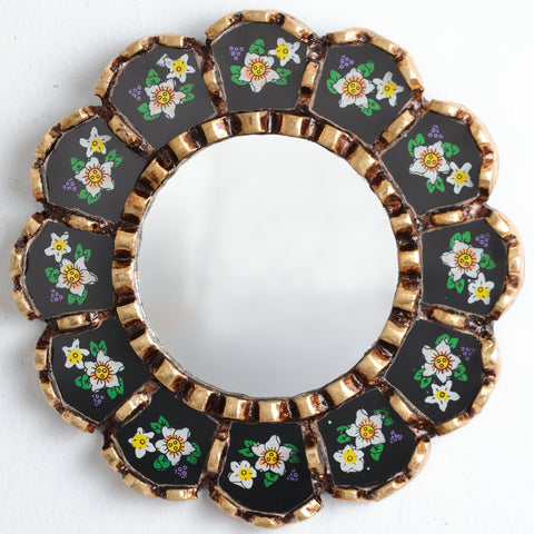 Adorna tu espacio con nuestros espejos de 20 cm estilo cuzqueño y cajamarquino, reflejo de la artesanía peruana y símbolo de tradición y elegancia - Espejos Peruanos - Espejos Peruanos - Echo a Mano - Madera Tallada - Espejo Decorativo - Espejo Artesanal