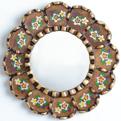 Adorna tu espacio con nuestros espejos de 20 cm estilo cuzqueño y cajamarquino, reflejo de la artesanía peruana y símbolo de tradición y elegancia - Espejos Peruanos - Espejos Peruanos - Echo a Mano - Madera Tallada - Espejo Decorativo - Espejo Artesanal