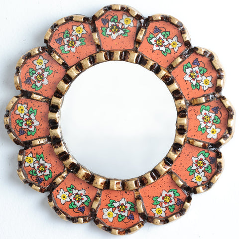 Adorna tu espacio con nuestros espejos de 20 cm estilo cuzqueño y cajamarquino, reflejo de la artesanía peruana y símbolo de tradición y elegancia - Espejos Peruanos - Espejos Peruanos - Echo a Mano - Madera Tallada - Espejo Decorativo - Espejo Artesanal