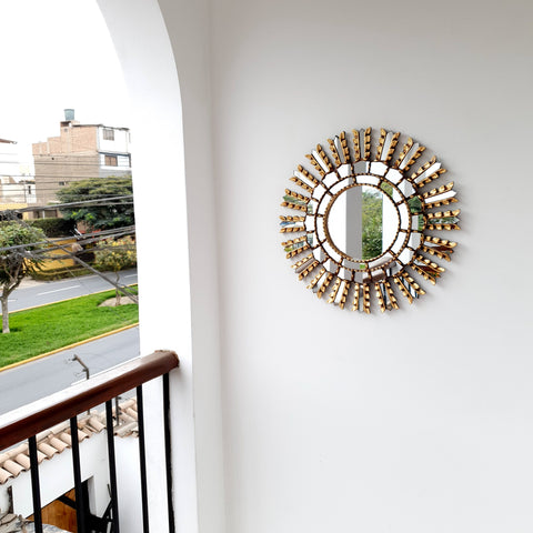 Adorna tu espacio con nuestros espejos de 50 cm estilo cuzqueño, reflejo de la artesanía peruana y símbolo de tradición y elegancia - Espejos Peruanos - Espejos Peruanos - Echo a Mano - Madera Tallada - Espejo Decorativo - Espejo Artesanal