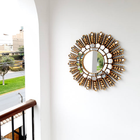 Adorna tu espacio con nuestros espejos de 50 cm estilo cuzqueño, reflejo de la artesanía peruana y símbolo de tradición y elegancia - Espejos Peruanos - Espejos Peruanos - Echo a Mano - Madera Tallada - Espejo Decorativo - Espejo Artesanal