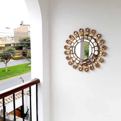 Adorna tu espacio con nuestros espejos de 50 cm estilo cuzqueño, reflejo de la artesanía peruana y símbolo de tradición y elegancia - Espejos Peruanos - Espejos Peruanos - Echo a Mano - Madera Tallada - Espejo Decorativo - Espejo Artesanal