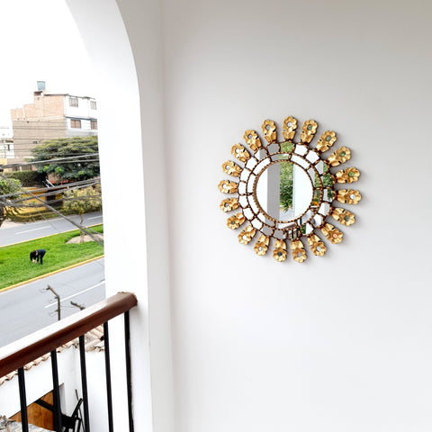 Adorna tu espacio con nuestros espejos de 50 cm estilo cuzqueño, reflejo de la artesanía peruana y símbolo de tradición y elegancia - Espejos Peruanos - Espejos Peruanos - Echo a Mano - Madera Tallada - Espejo Decorativo - Espejo Artesanal