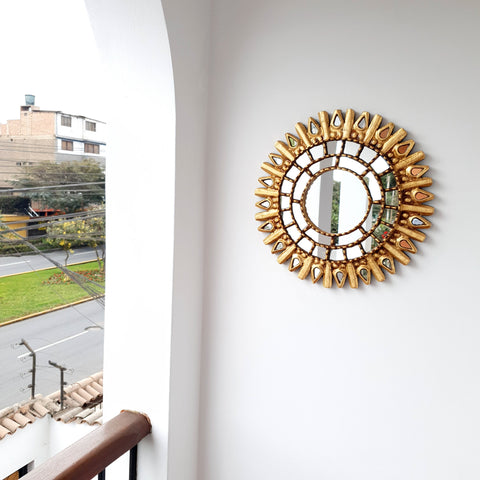 Embellece tu espacio con nuestros espejos de 40 cm estilo cuzqueño, reflejo de la artesanía peruana y símbolo de tradición y elegancia - Espejos Peruanos - Peruvian Mirrors - Echo a Mano - Madera Tallada - Espejo Decorativo - Espejo Artesanal