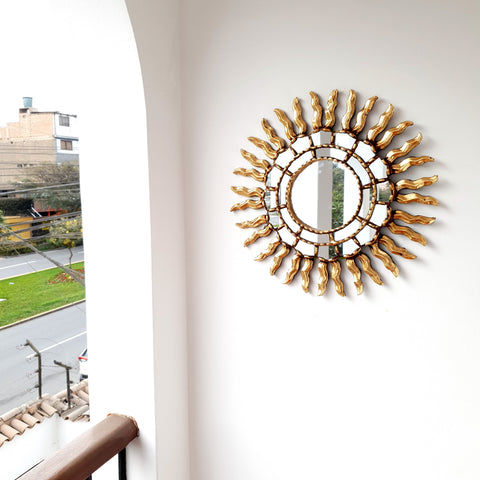 Adorna tu espacio con nuestros espejos de 45 cm estilo cuzqueño, reflejo de la artesanía peruana y símbolo de tradición y elegancia - Espejos Peruanos - Espejos Peruanos - Echo a Mano - Madera Tallada - Espejo Decorativo - Espejo Artesanal