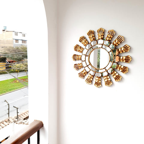 Adorna tu espacio con nuestros espejos de 45 cm estilo cuzqueño, reflejo de la artesanía peruana y símbolo de tradición y elegancia - Espejos Peruanos - Espejos Peruanos - Echo a Mano - Madera Tallada - Espejo Decorativo - Espejo Artesanal