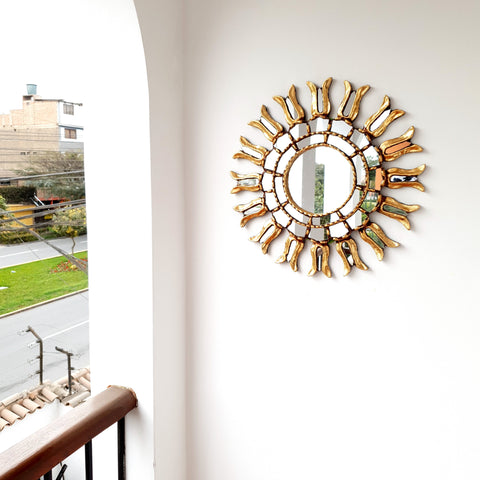 Adorna tu espacio con nuestros espejos de 45 cm estilo cuzqueño, reflejo de la artesanía peruana y símbolo de tradición y elegancia - Espejos Peruanos - Espejos Peruanos - Echo a Mano - Madera Tallada - Espejo Decorativo - Espejo Artesanal