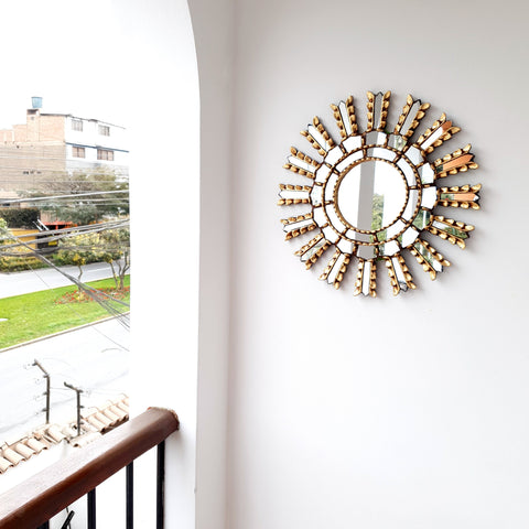 Adorna tu espacio con nuestros espejos de 45 cm estilo cuzqueño, reflejo de la artesanía peruana y símbolo de tradición y elegancia - Espejos Peruanos - Espejos Peruanos - Echo a Mano - Madera Tallada - Espejo Decorativo - Espejo Artesanal