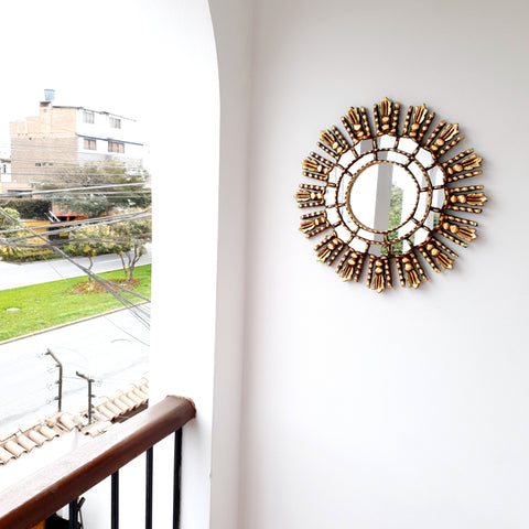 Adorna tu espacio con nuestros espejos de 45 cm estilo cuzqueño, reflejo de la artesanía peruana y símbolo de tradición y elegancia - Espejos Peruanos - Espejos Peruanos - Echo a Mano - Madera Tallada - Espejo Decorativo - Espejo Artesanal