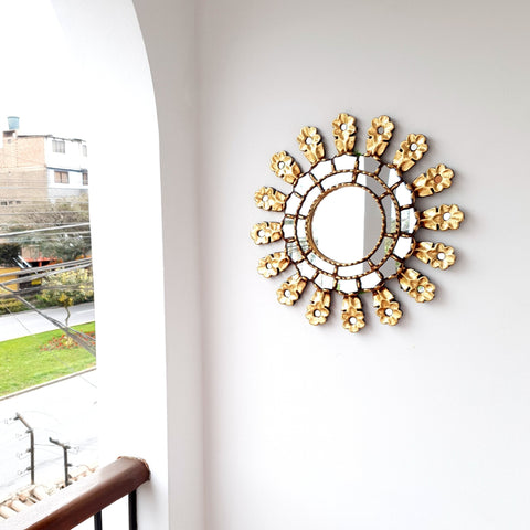 Adorna tu espacio con nuestros espejos de 45 cm estilo cuzqueño, reflejo de la artesanía peruana y símbolo de tradición y elegancia - Espejos Peruanos - Espejos Peruanos - Echo a Mano - Madera Tallada - Espejo Decorativo - Espejo Artesanal