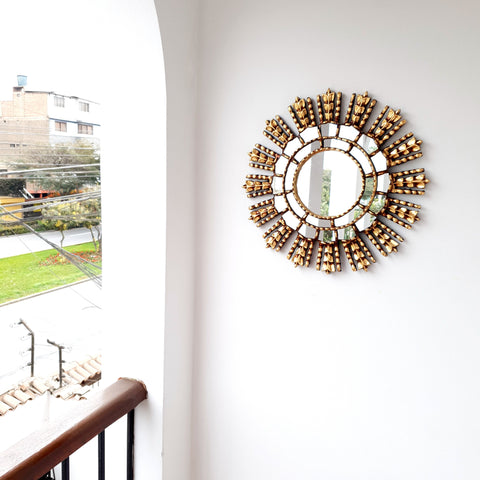 Adorna tu espacio con nuestros espejos de 45 cm estilo cuzqueño, reflejo de la artesanía peruana y símbolo de tradición y elegancia - Espejos Peruanos - Espejos Peruanos - Echo a Mano - Madera Tallada - Espejo Decorativo - Espejo Artesanal