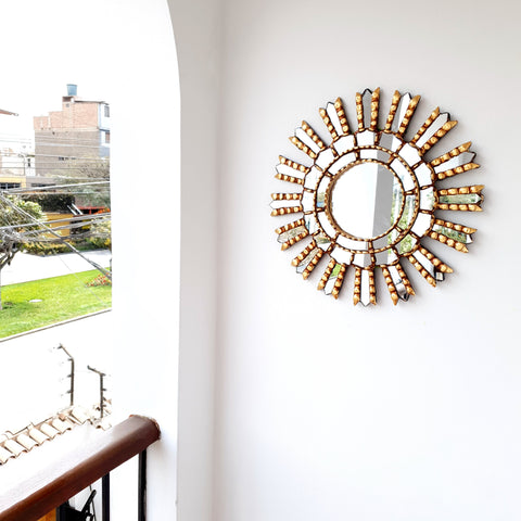 Adorna tu espacio con nuestros espejos de 45 cm estilo cuzqueño, reflejo de la artesanía peruana y símbolo de tradición y elegancia - Espejos Peruanos - Espejos Peruanos - Echo a Mano - Madera Tallada - Espejo Decorativo - Espejo Artesanal