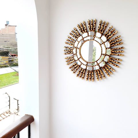 Adorna tu espacio con nuestros espejos de 45 cm estilo cuzqueño, reflejo de la artesanía peruana y símbolo de tradición y elegancia - Espejos Peruanos - Espejos Peruanos - Echo a Mano - Madera Tallada - Espejo Decorativo - Espejo Artesanal